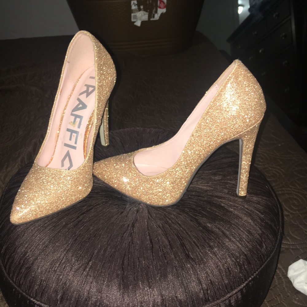 Traffic heels women’s size 5 gold glitter